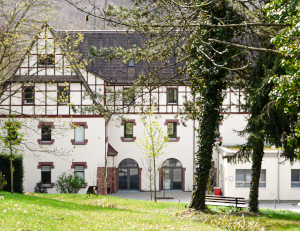Der Innenhof der Akademie Weinheim