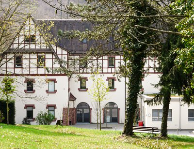 Der Innenhof der Akademie Weinheim