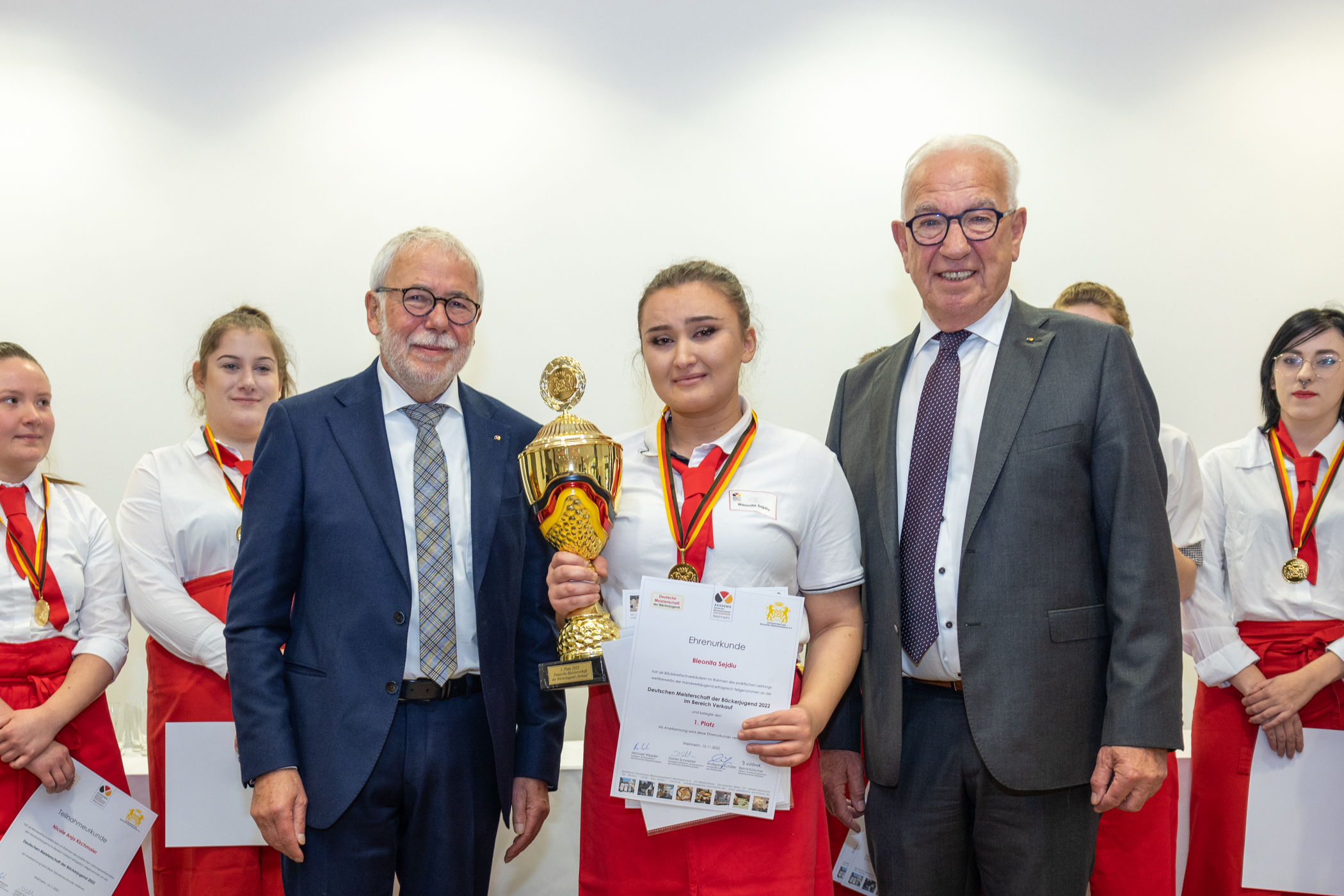 Deutsche Meisterschaft der Bäckerjugend in Weinheim: Nachwuchs überzeugt mit beeindruckenden Leistungen 